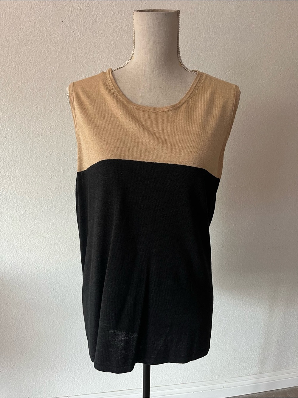 August Silk 100% Silk Tan and Black Colorblock Sleeves Top